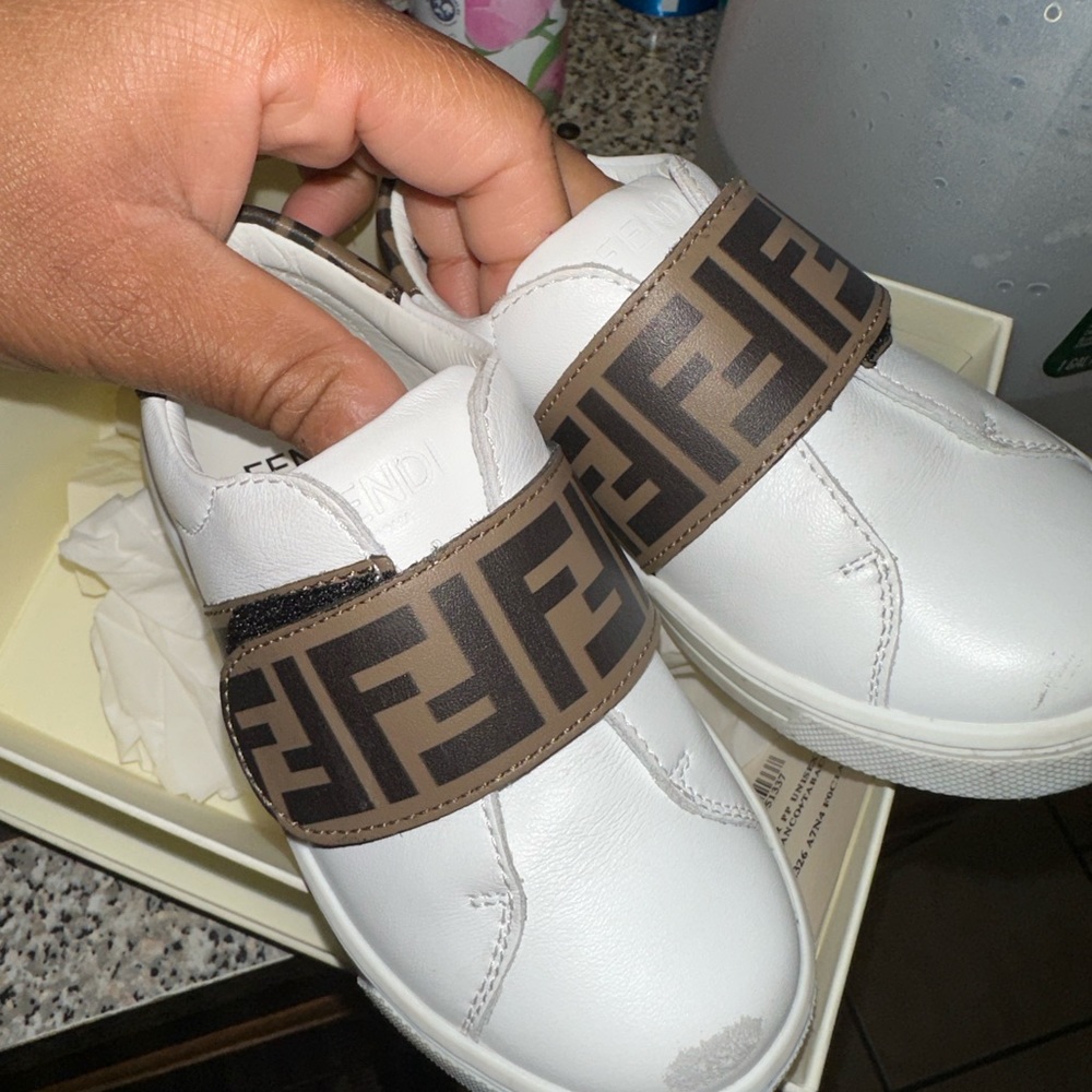 Toddler fendi sneakers size 24 ( 8)